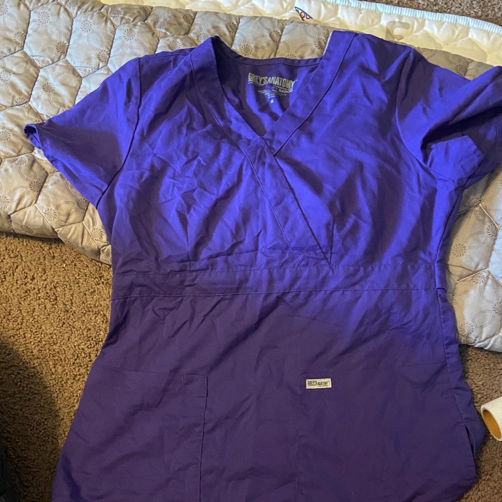 Greys Anatomy Women's V-Neck Purple scrubs